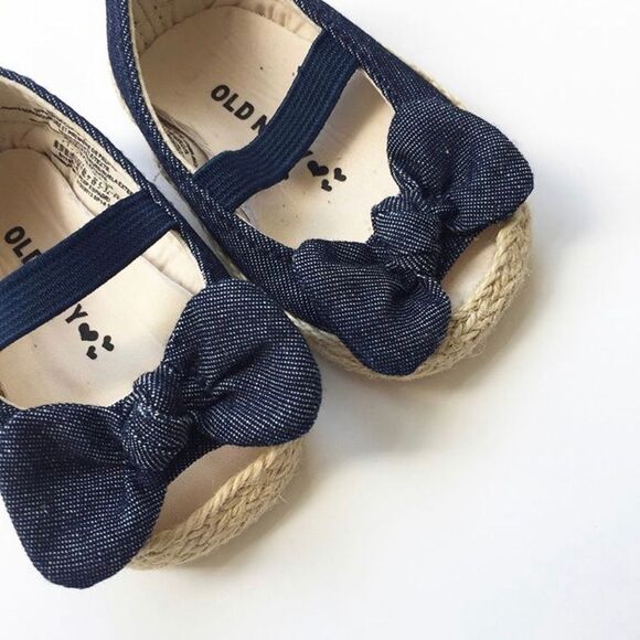 Old Navy chambray bow soft soles EUC size 0-3m (1) - Picture 3 of 4